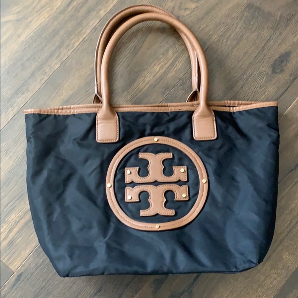 ✨Stylish Tory Burch Bag✨